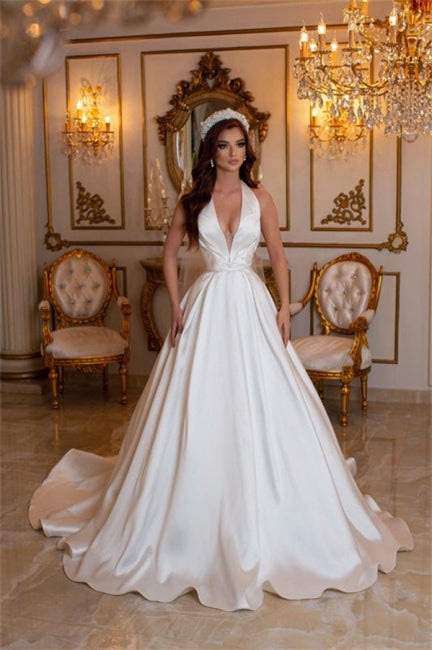 Vestidos de novia sencillos largos de satén color marfil, corte en A, escote en V y sin mangas