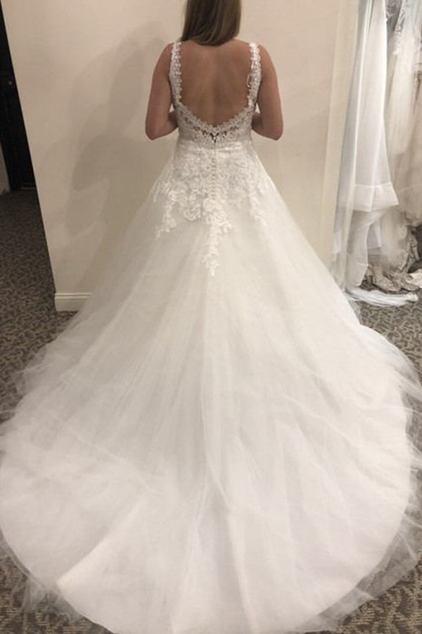 Vestido de novia sencillo largo de encaje y tul con escote en V, corte en A y espalda descubierta