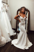 Robe de mariée sirène longue simple en satin à épaules dénudées