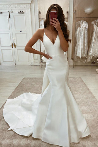 Vestido de novia sencillo de sirena largo, de satén, con escote en V y tirantes finos