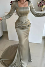 Robe de bal sirène simple et longue en satin à col carré et manches longues