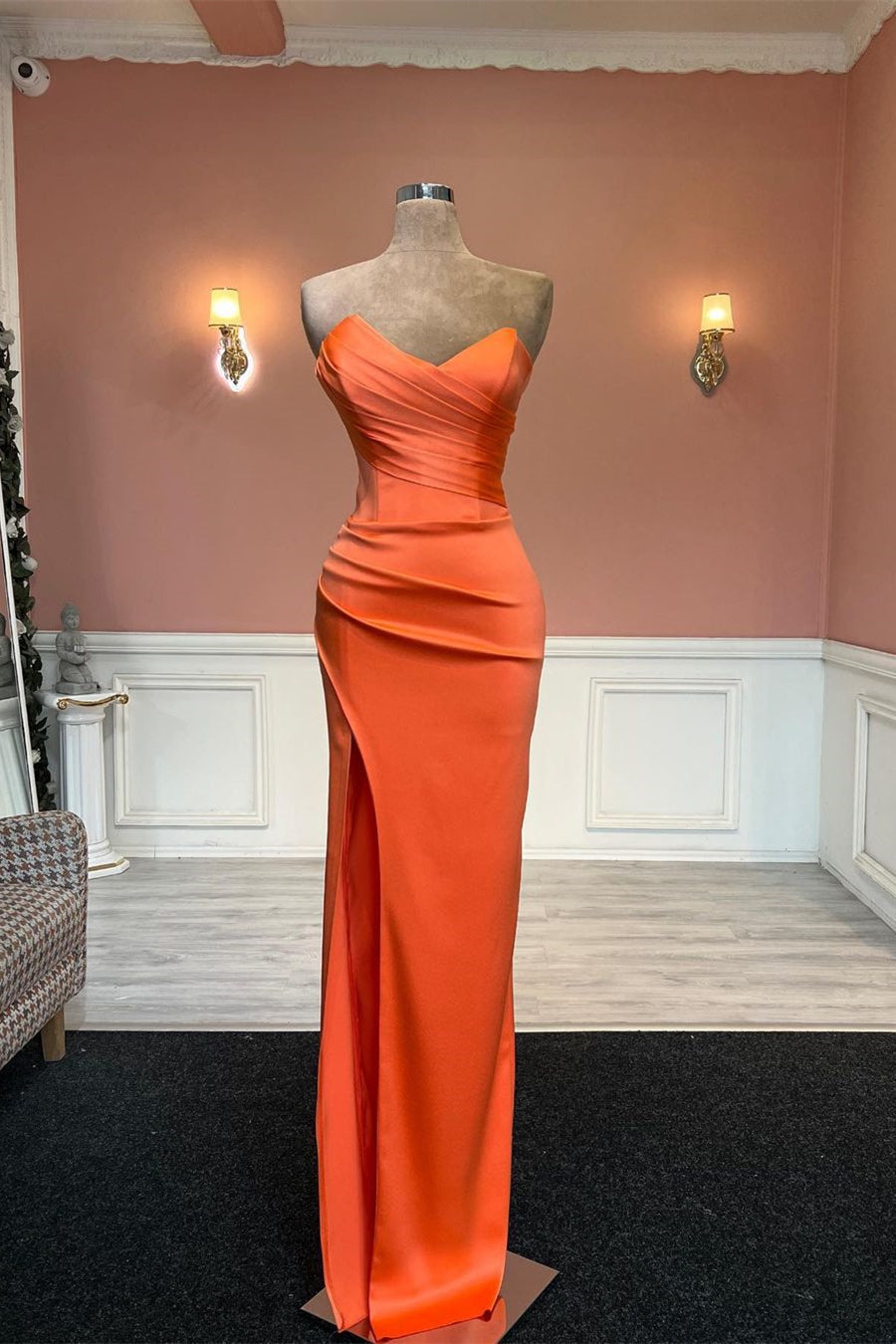 Robe de bal sirène simple, longue et orange, en satin, sans bretelles, avec fente