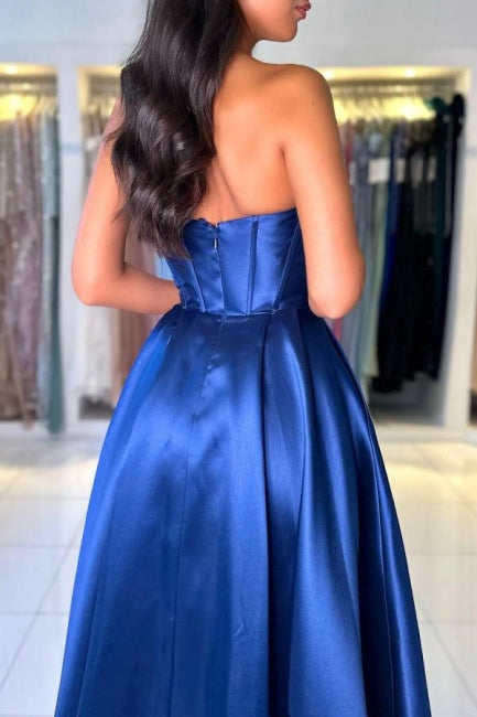 Vestido de fiesta largo y sencillo de satén azul real, corte en A, sin mangas, con hombros descubiertos