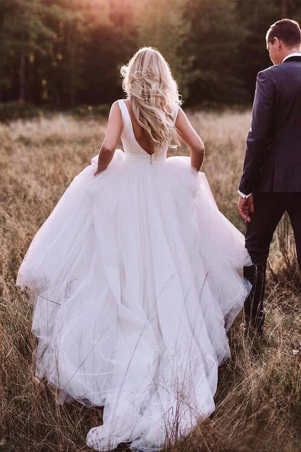 Vestido de novia sencillo y modesto de tul color marfil, con espalda descubierta WD313