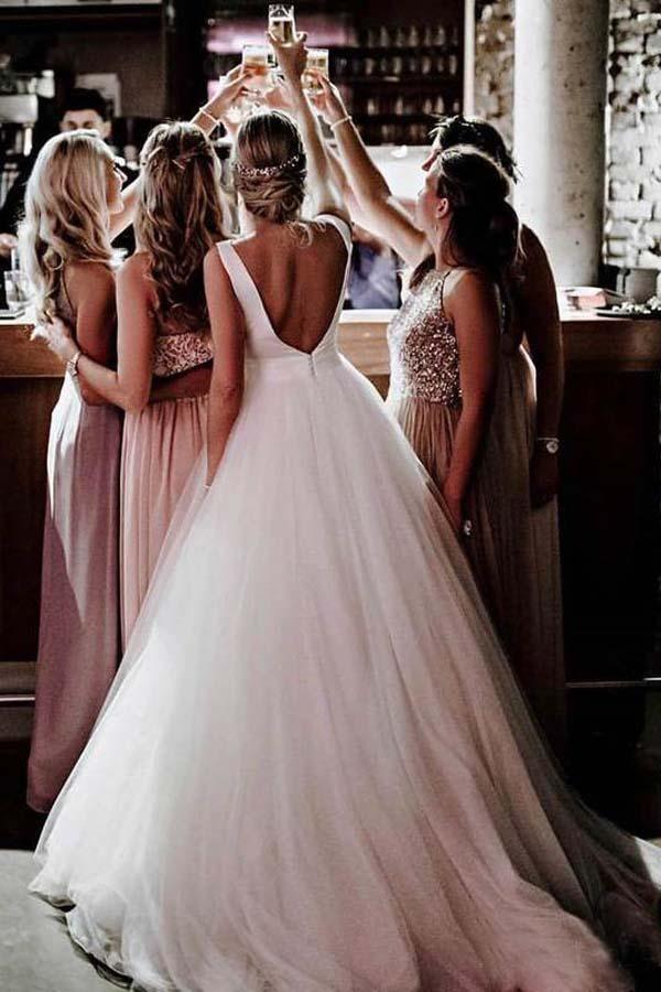 Vestido de novia sencillo y modesto de tul color marfil, con espalda descubierta WD313