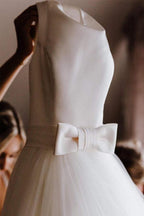 Vestido de novia sencillo y modesto de tul color marfil, con espalda descubierta WD313