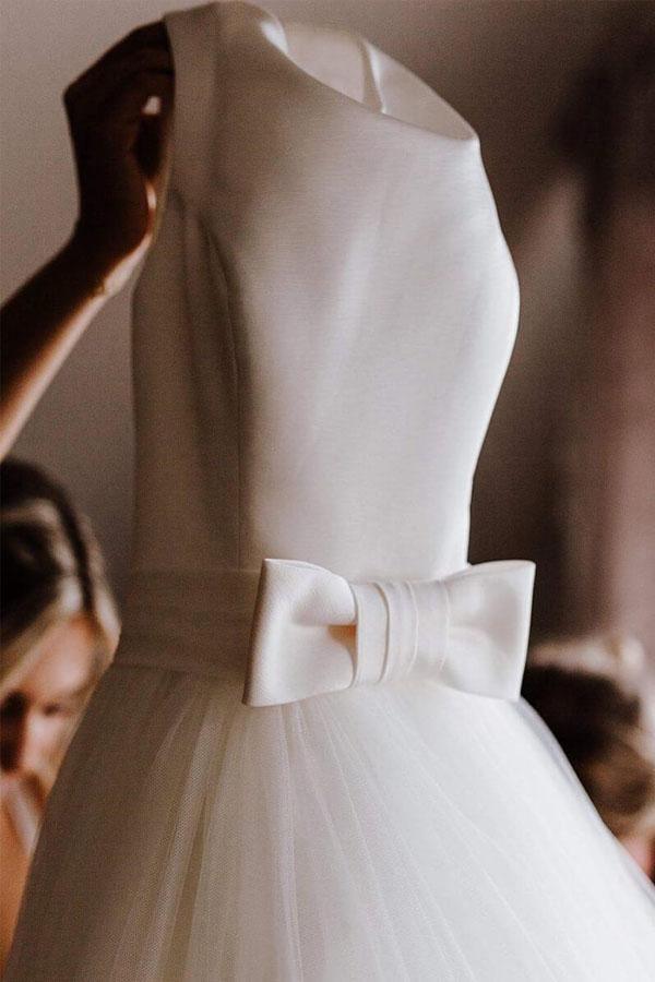 Vestido de novia sencillo y modesto de tul color marfil, con espalda descubierta WD313