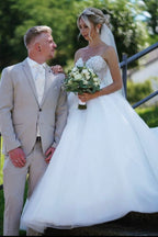 Vestidos de novia sencillos de princesa, largos, de corte princesa y sin mangas, con encaje.