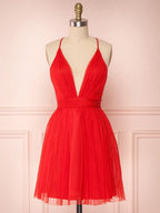 Robe de bal courte rouge simple en tulle, coupe trapèze, col en V et dos nu