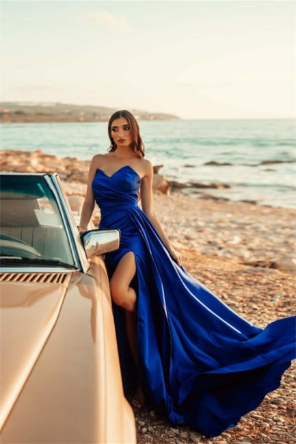 Vestidos de fiesta sencillos, largos, de corte A, sin mangas, color azul real, con abertura.