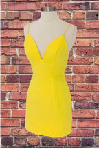Robe de soirée rouge mini à bretelles et col en V, coupe fourreau simple, référence PD398
