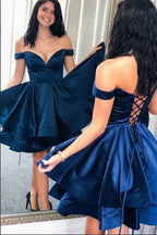 Robe de bal courte simple en satin, coupe trapèze, épaules dénudées et dos nu