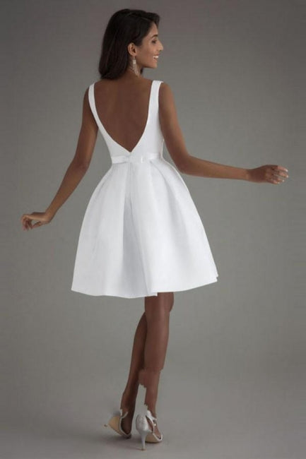 Robes de mariée blanches courtes, sans manches et dos nu, simples