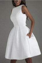 Robes de mariée blanches courtes, sans manches et dos nu, simples