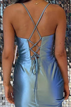 Vestido de fiesta sencillo de satén sin mangas con tirantes finos y abertura