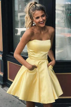 Vestido corto de fiesta amarillo sencillo sin tirantes con bolsillos PD322