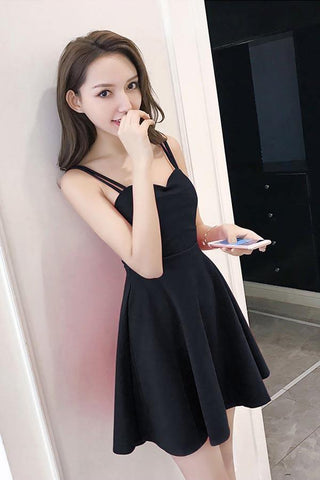 Robes de soirée rouges en satin à bretelles simples et décolleté cœur