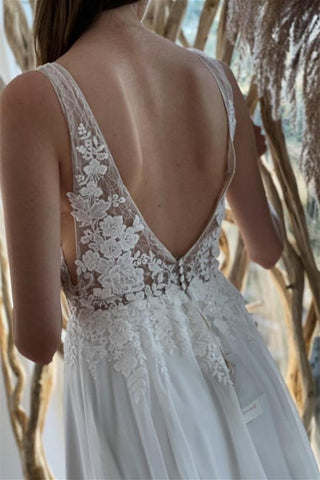 Vestidos de novia sencillos de gasa blanca, corte en A, sin espalda y con encaje.