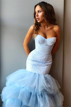 Vestido de fiesta de sirena de tul azul cielo con corte asimétrico y sin tirantes