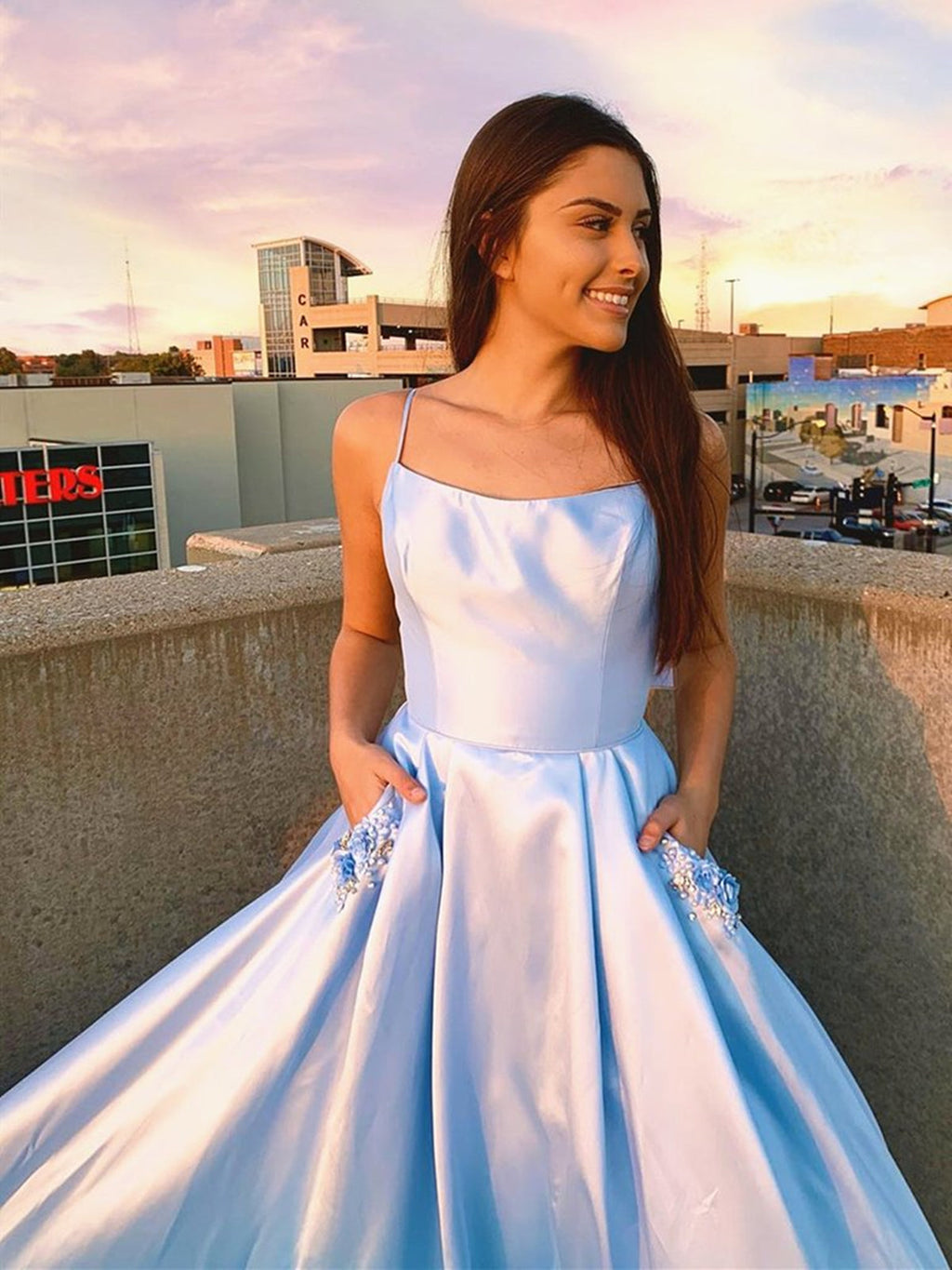 Vestidos de graduación formales de satén azul celeste, largos, de corte en A, con bolsillos