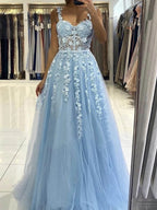 Vestidos de graduación largos de corte A, color azul celeste, con tirantes, tul, encaje floral y espalda descubierta.