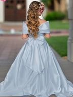 Elegante vestido de princesa de satén marfil con cola y lazo para niñas de las flores 