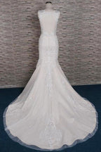 Vestidos de novia elegantes de sirena con apliques en el cuello cuadrado. 