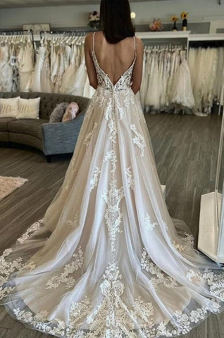 Vestido de novia sin mangas, corte en A, largo hasta el suelo y con tirantes finos