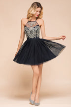 Robe de bal mini sans manches en tulle ornée d'appliqués