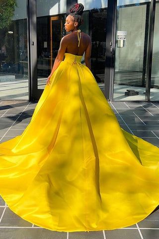 Robe de bal sans manches à bretelles fines et dos nu ornée de perles