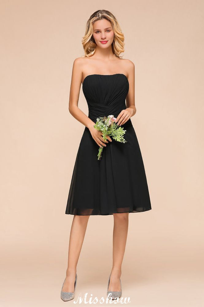 Vestido corto de dama de honor sin mangas para ocasiones especiales, ideal para eventos de etiqueta.