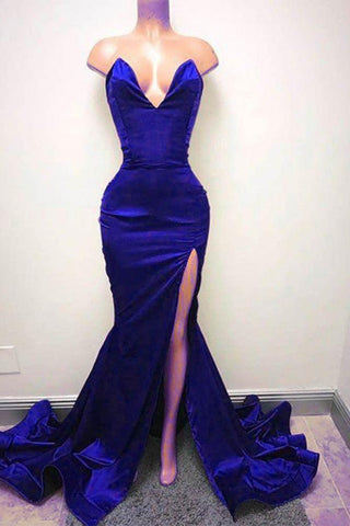 Robes de soirée chics sans manches à décolleté cœur et fente sur le devant, avec traîne.