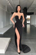 Robe de bal sexy sans manches à décolleté cœur fendu sur le devant et traîne.