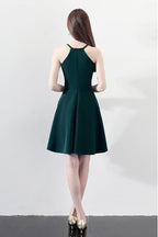 Robe de soirée courte vert foncé cintrée, coupe trapèze, dos nu, référence PD197