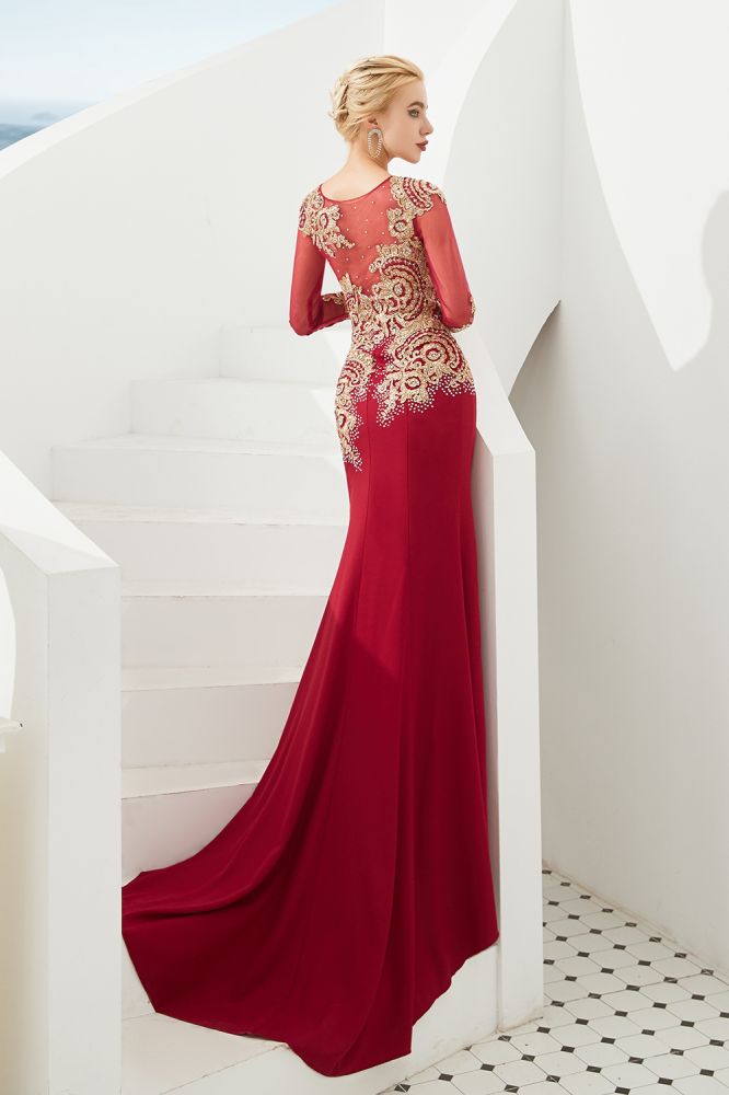 Robe de soirée sirène moulante à manches longues et appliques dorées, longueur au sol.