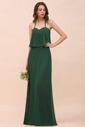 Robe de demoiselle d'honneur en mousseline spaghetti vert foncé, longueur au sol.