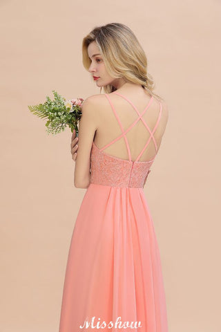 Vestido de dama de honor ajustado de tirantes finos con abertura lateral, color azul cielo, escote en V, ideal para bodas y fiestas.