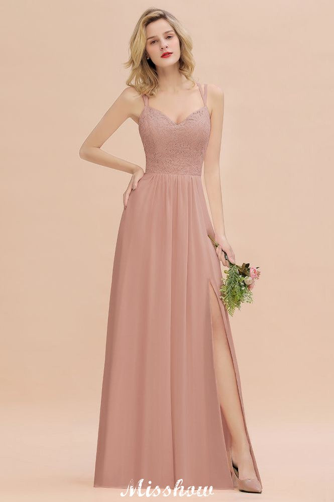 Robe de demoiselle d'honneur bleu ciel à fines bretelles et fente latérale, col en V, style spaghetti, idéale pour un mariage.