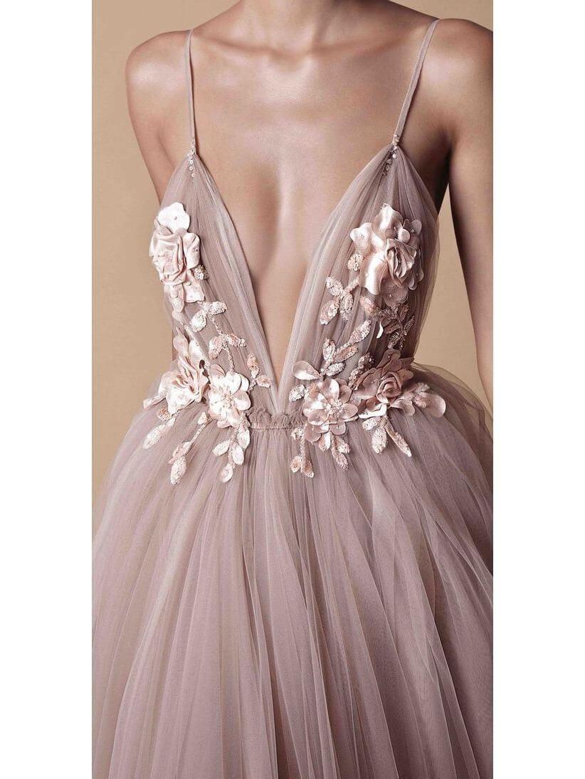 Robe de mariée de plage à bretelles spaghetti et décolleté en V profond avec applique WD321