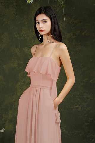 Vestido largo de fiesta de tul con tirantes finos y abertura frontal