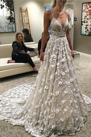Vestido de novia con tirantes finos, cola de corte, espalda descubierta y pedrería WD376 