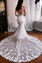 Vestido de novia de encaje corte sirena hasta el suelo con tirantes finos y cola de capilla