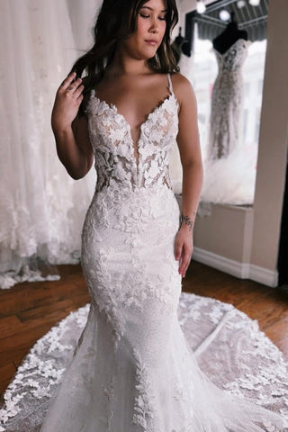 Vestido de novia de encaje corte sirena hasta el suelo con tirantes finos y cola de capilla