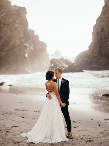 Vestidos de novia rústicos de corte A con escote de tirantes finos y cuentas WD549