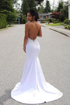 Robe de mariée élégante et sexy à bretelles spaghetti, style sirène, ornée d'appliqués de dentelle et dos nu, ornée de dentelle. 