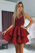 Vestidos de fiesta color burdeos con tirantes finos, apliques y cuentas PD345