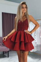 Vestidos de fiesta color burdeos con tirantes finos, apliques y cuentas PD345