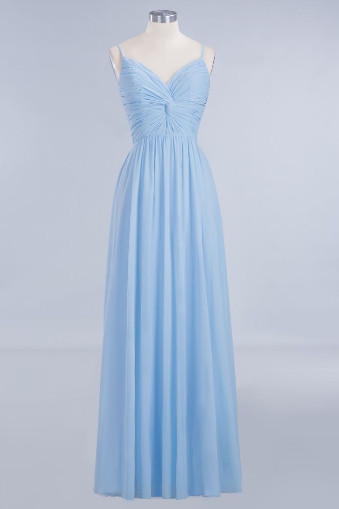 Robe de demoiselle d'honneur bleu ciel en mousseline de soie à fines bretelles, coupe trapèze, idéale pour un mariage.