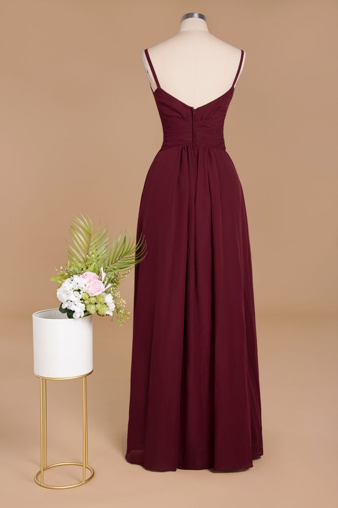 Vestido largo de noche sencillo con tirantes finos, corte A, de gasa con volantes.
