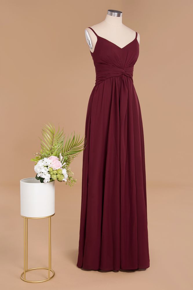 Vestido largo de noche sencillo con tirantes finos, corte A, de gasa con volantes.